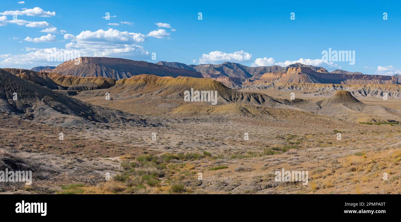 Erosione esposta in un interessante paesaggio geologico vicino a Thompson Springs, Utah, Stati Uniti; Thompson, Utah, Stati Uniti d'America Foto Stock