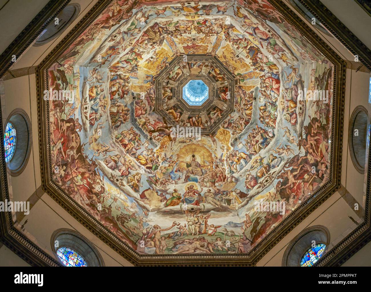 Imponente cupola del Brunelleschi nella cattedrale di Santa Maria del Fiore a Firenze Foto Stock