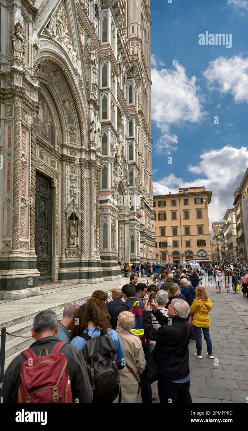 All'ingresso della cattedrale di Santa Maria del Fiore a Firenze Foto Stock