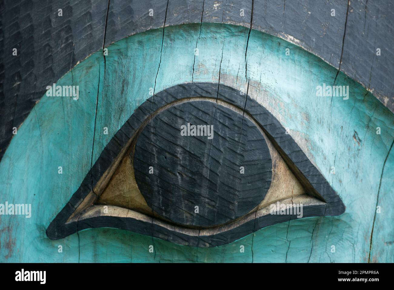 Dettaglio di un totem Tlingit al Sitka National Historic Park; Sitka, Alaska, Stati Uniti d'America Foto Stock