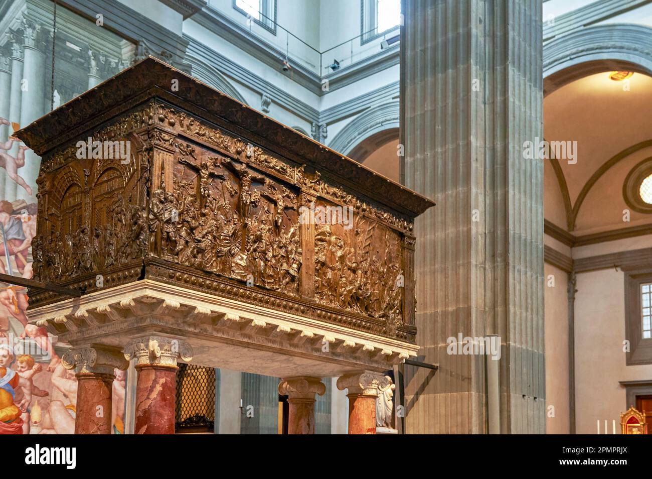 La Passione di Donatello in marmo e bronzo nella Basilica di San Lorenzo a Firenze Foto Stock
