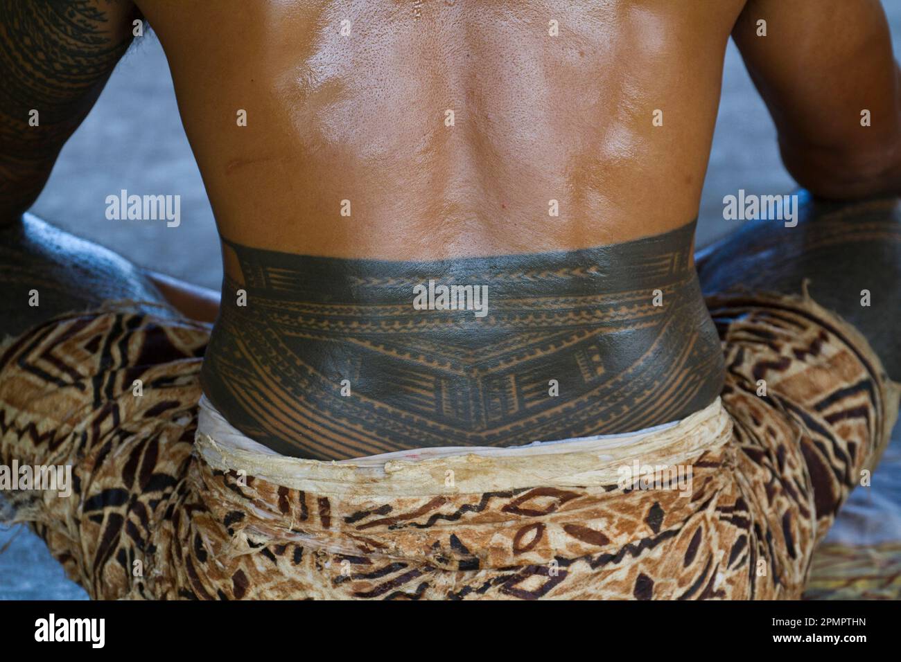 Uomo samoano con un tatuaggio corpo; Samoa Foto Stock