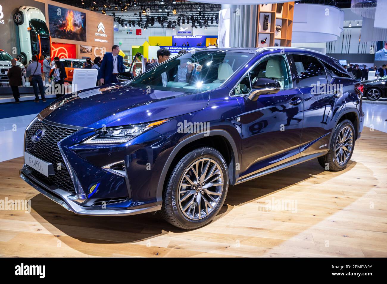 Lexus RX 450h auto SUV ibrida di lusso al Salone IAA di Francoforte. Germania - 12 settembre 2017. Foto Stock