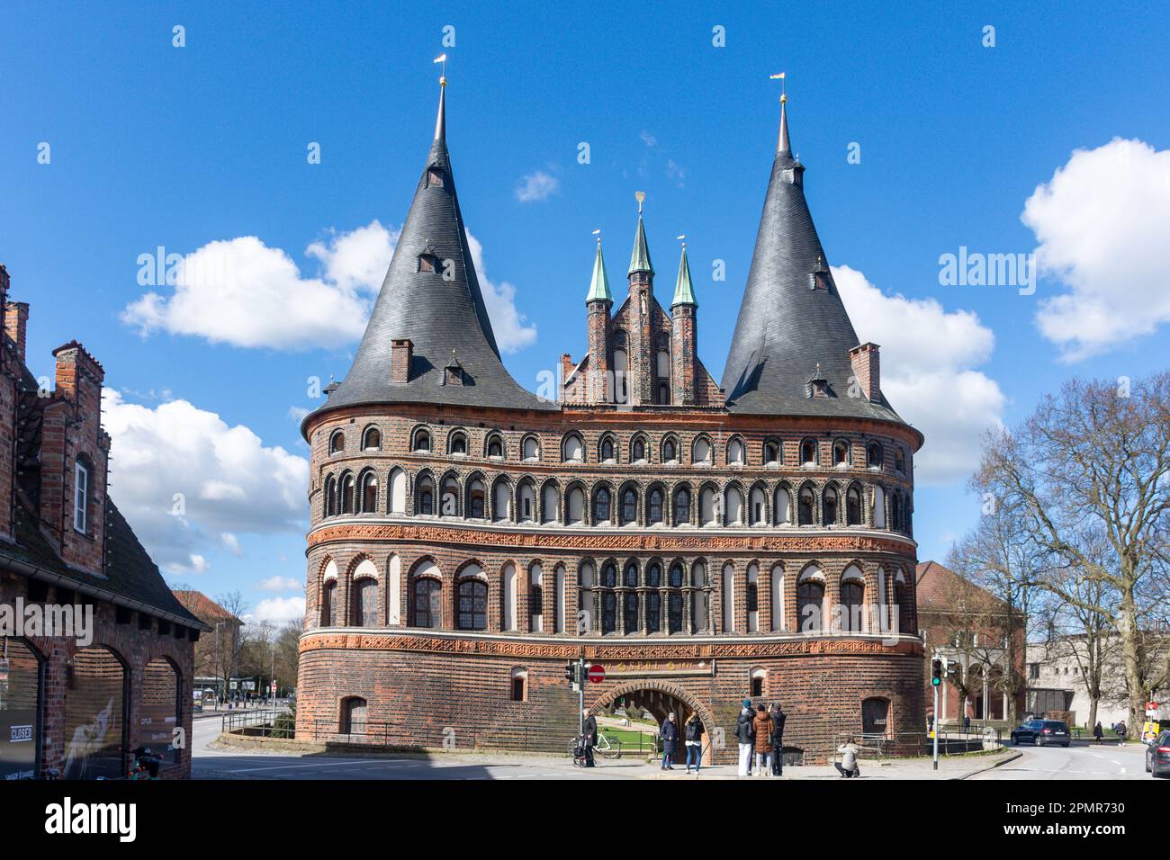 15th ° secolo Holstentor (porta Holsten), Holstentorplatz, Lübeck, Schleswig-Holstein, Repubblica federale di Germania Foto Stock