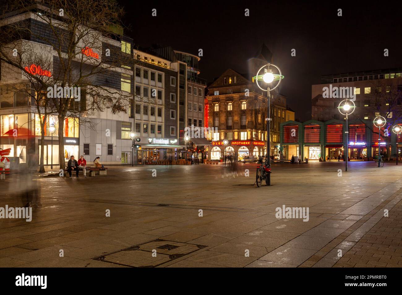 Dortmund, Germania - 05 gennaio, 2023: Bella vista di Dortmund di notte. Viaggi Foto Stock