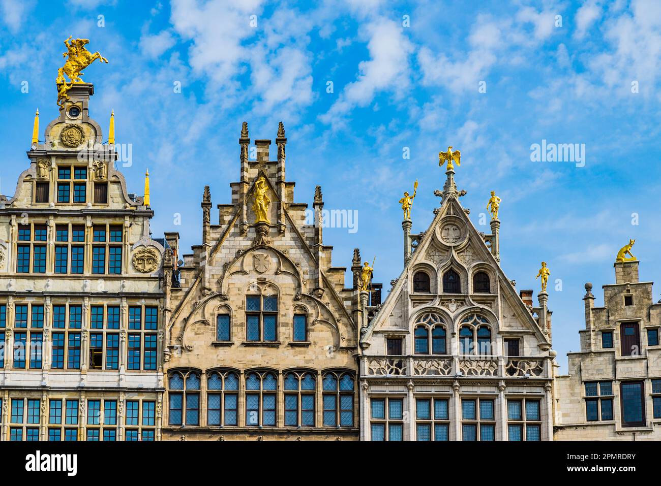Dettaglio. Guild Houses a Grote Markt, è una fila di case di gilda costruite inizialmente intorno al 1580. Durante il Medioevo, ogni commercio di commercianti nel basso Foto Stock