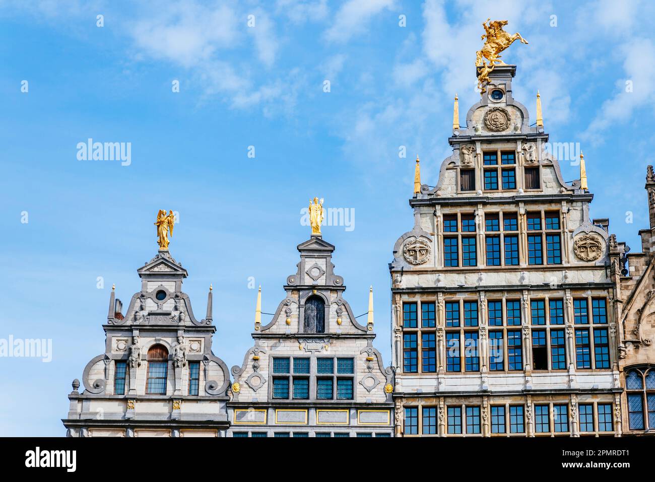 Dettaglio. Guild Houses a Grote Markt, è una fila di case di gilda costruite inizialmente intorno al 1580. Durante il Medioevo, ogni commercio di commercianti nel basso Foto Stock