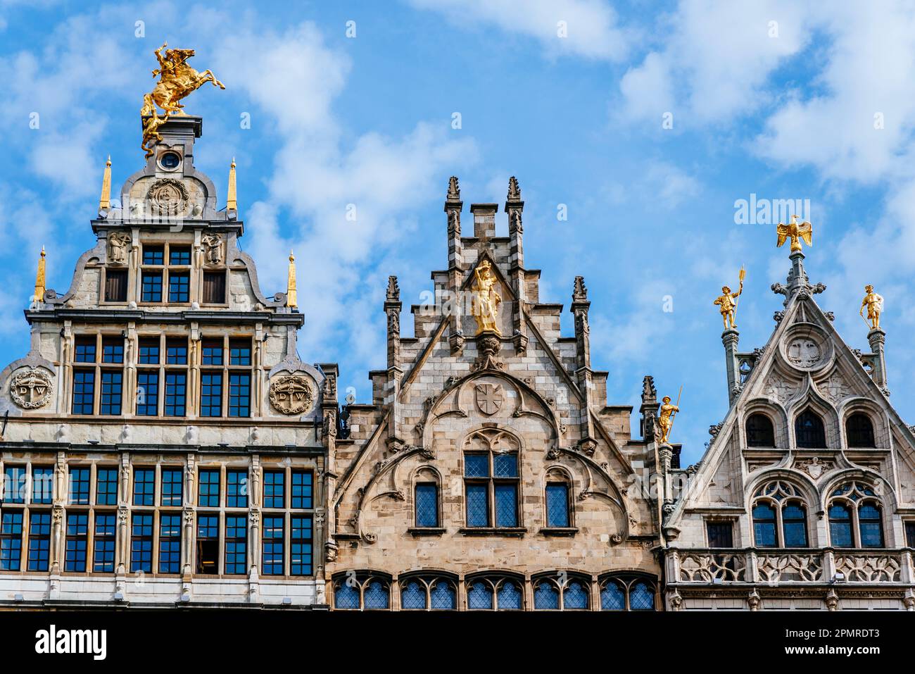 Dettaglio. Guild Houses a Grote Markt, è una fila di case di gilda costruite inizialmente intorno al 1580. Durante il Medioevo, ogni commercio di commercianti nel basso Foto Stock