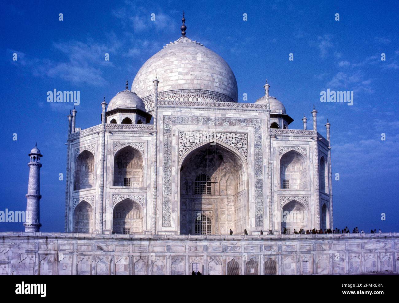 Il Taj Mahal, un mausoleo di marmo bianco avorio ad Agra, Utttar Pradesh, India. Sette meraviglie del mondo Foto Stock