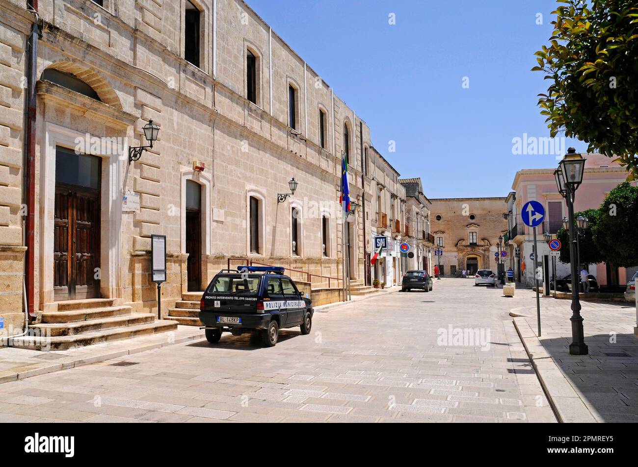 Auto di polizia, Municipio, Montemesola, Provincia di Taranto, Taranto, Puglia, Italia Foto Stock