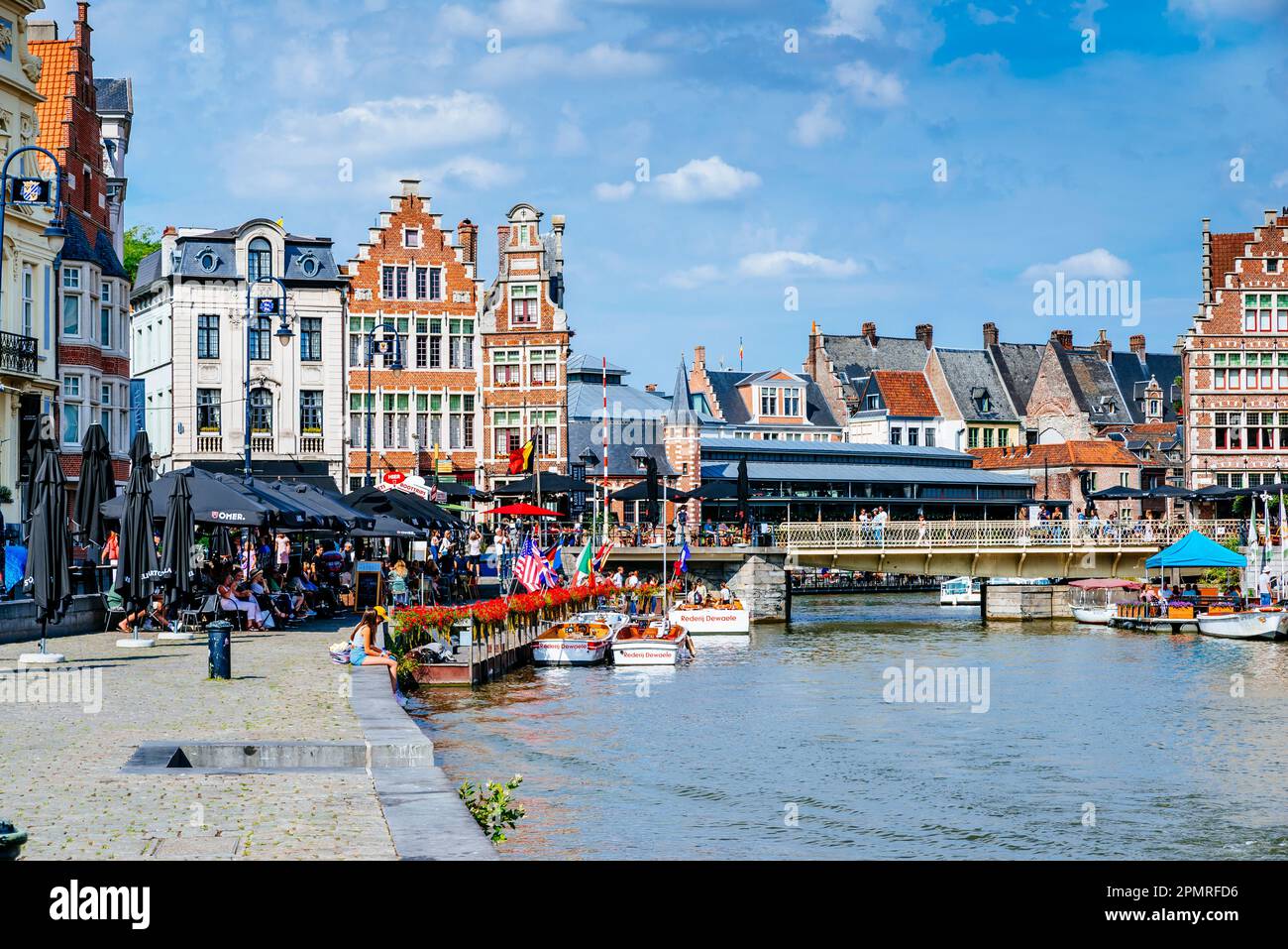 Korenlei e sullo sfondo il ponte Grasbrug che collega con il Graslei. Gand, Fiandre Orientali, Regione Fiamminga, Belgio, Europa Foto Stock