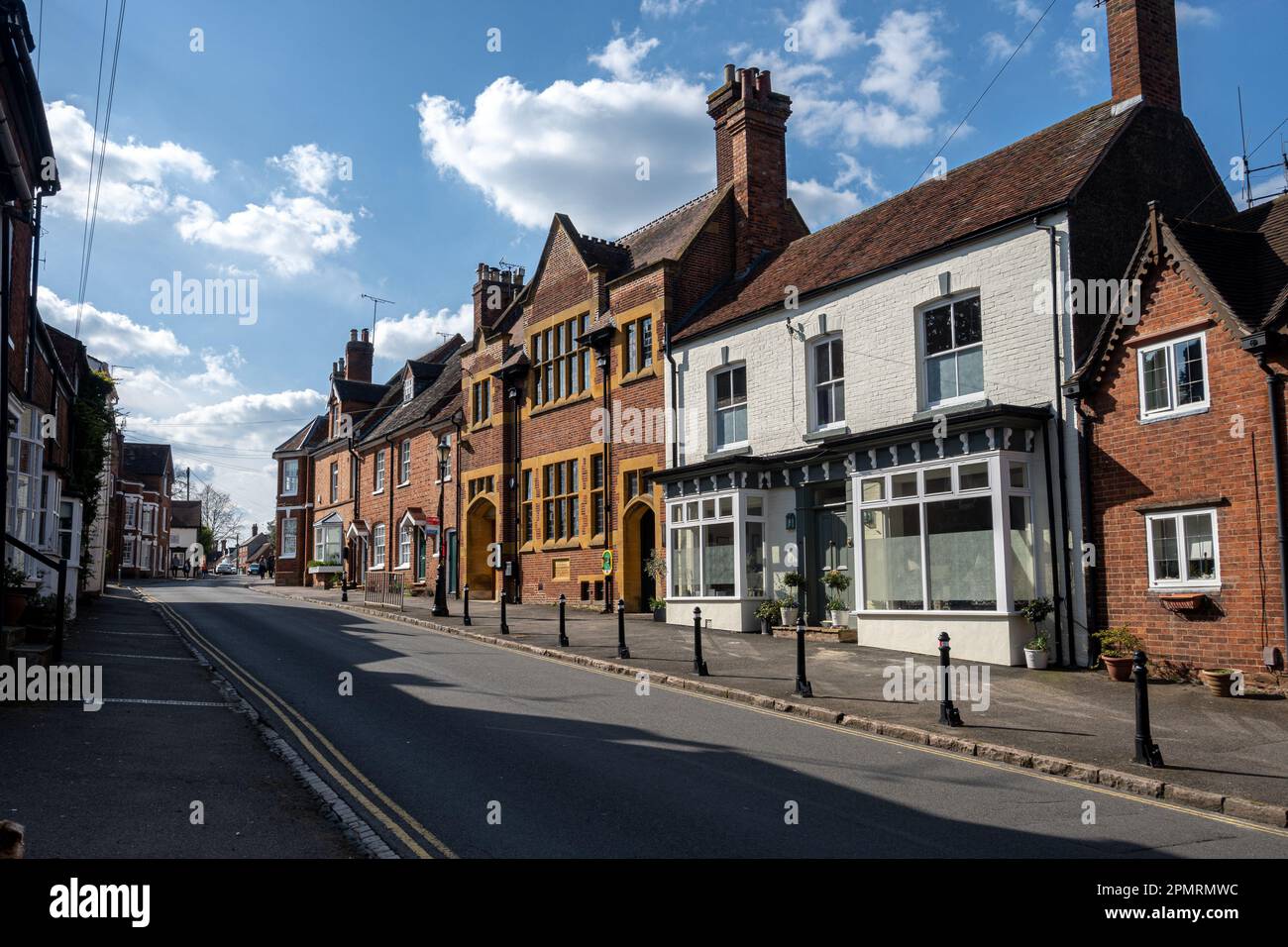 Edifici storici su High Street, Kenilworth, Warwickshire Foto Stock