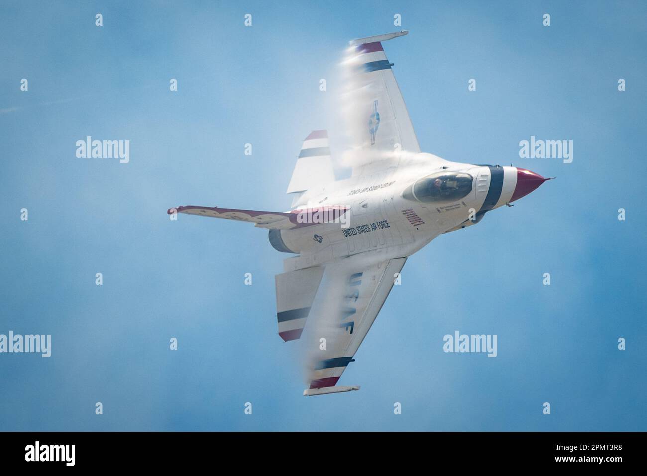 Il 2023 Point Mugu Air Show ha ospitato famiglie militari per una mostra aerea pratica venerdì 17 marzo. (STATI UNITI Foto Navy di Eric Parsons/rilasciata) Foto Stock