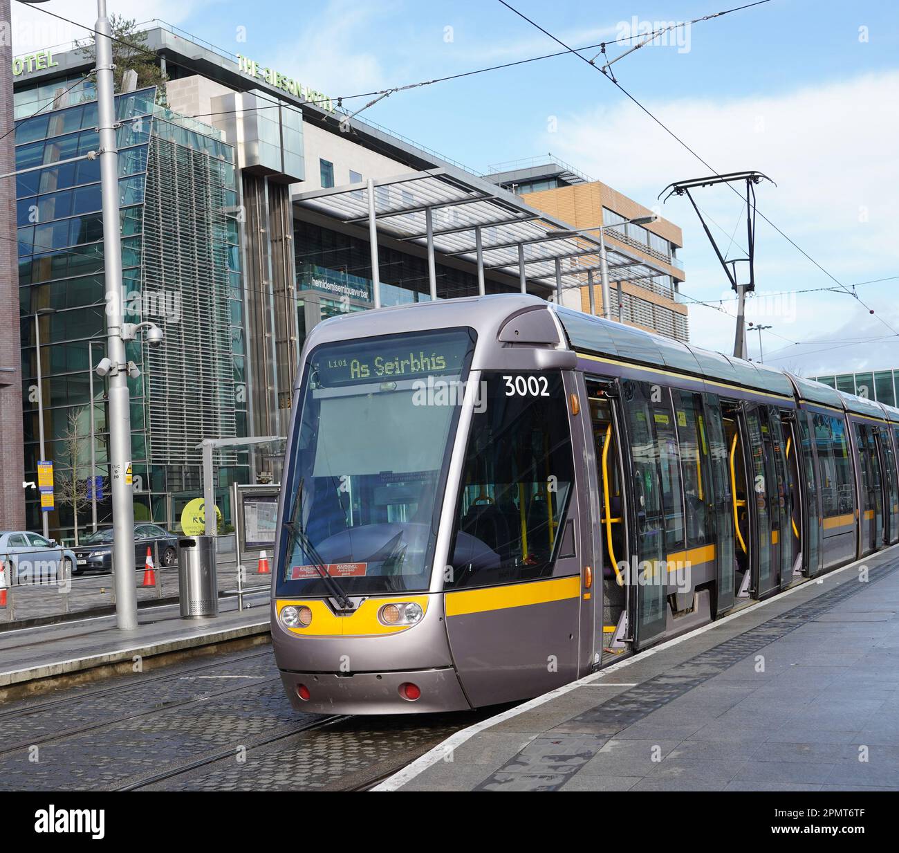 Il moderno tram di Dublino, noto come il Luas Foto Stock