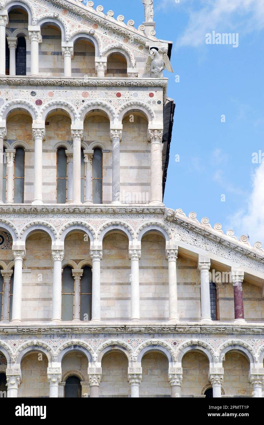 La Cattedrale di Pisa, situata nel complesso della Torre Pendente di Pisa, conosciuta in tutto il mondo per la sua inclinazione involontaria, Provincia di Pisa, Italia, Europa Foto Stock