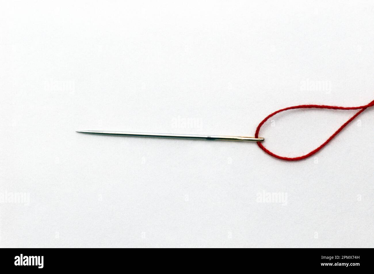 Ago con filettatura rossa Foto Stock