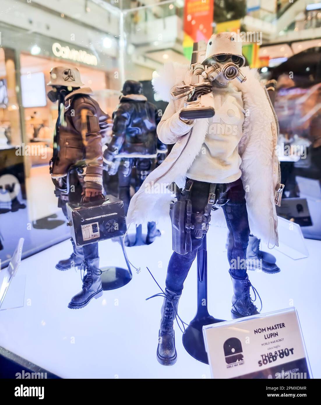 Bangkok, Thailandia - 9 aprile 2023: Nom Master Lupin Underverse World War Robot cifre in mostra in Toy Expo 2023. Foto Stock