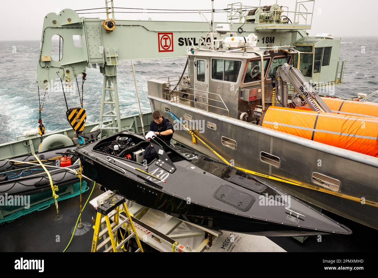 I produttori di motoscafi telecomandati Hammerhead non presidiati dalla canadese Meggitt Industries a bordo della HMCS Margaret Brooke durante l'operazione Nanook. Foto Stock