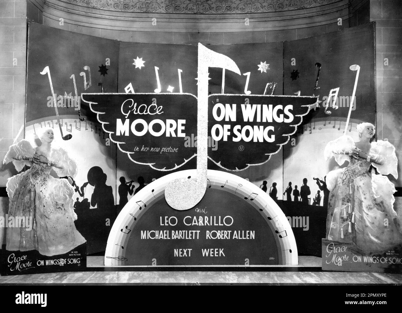 Cinema lobby Display per The Regent, Barker's Pool, Sheffield, Yorkshire, Inghilterra per GRACE MOORE in SU ALI DI CANZONE (UK) / LOVE ME FOREVER (US) 1935 regista VICTOR SCHERTZINGER Foto Stock