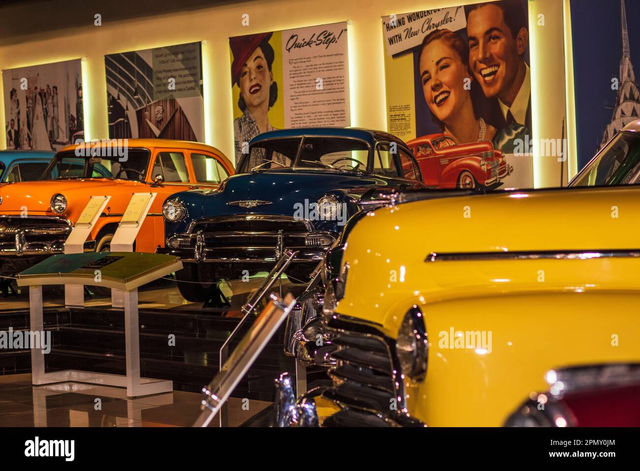 Sharjah, Emirati Arabi Uniti - 01.29.2023 - automobili classiche, retrò, d'epoca in mostra al museo delle auto classiche di Sharjah. Foto Stock