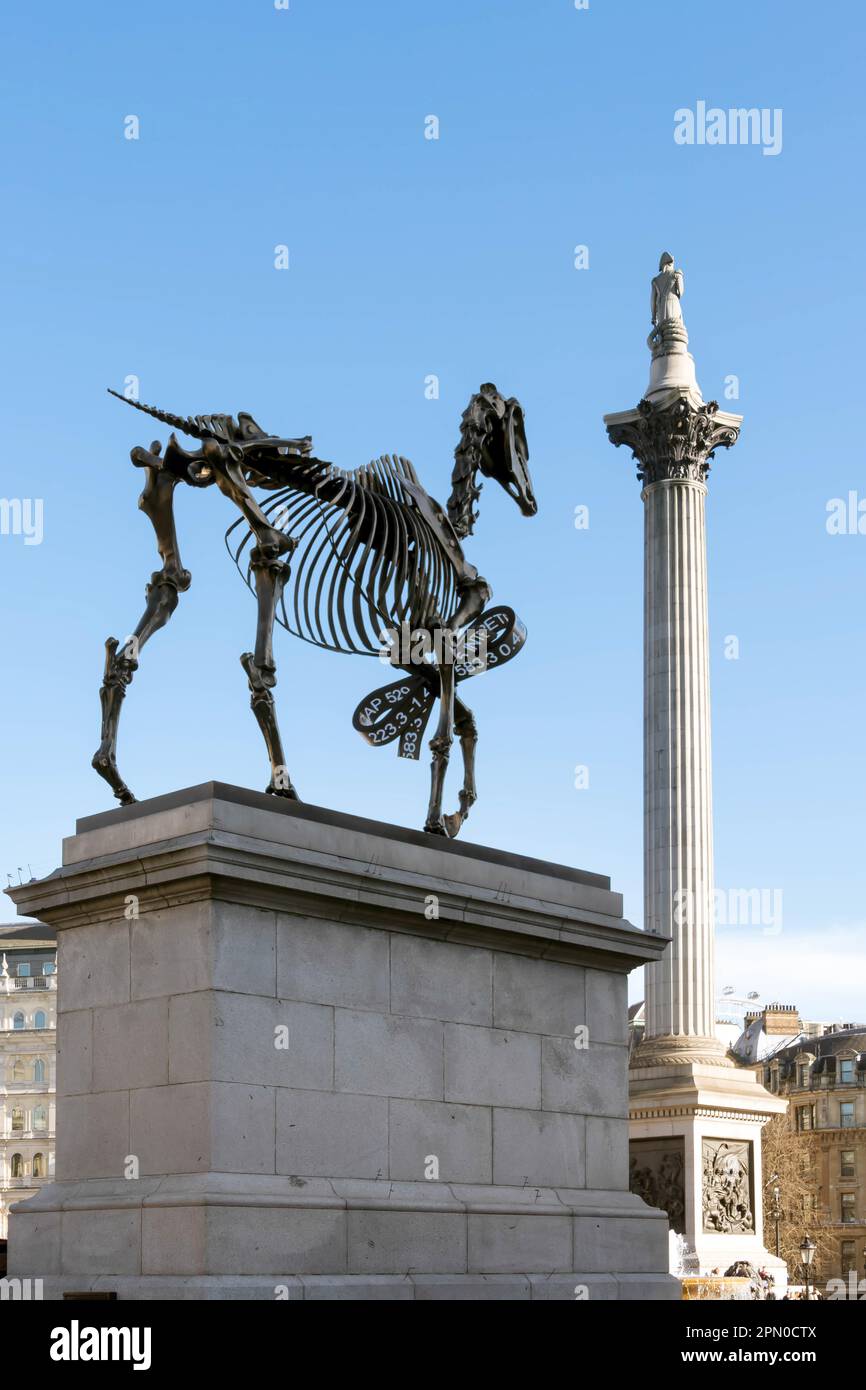 Statua di Hans Haacke Cavallo regalo in Trafalgar Square Foto Stock