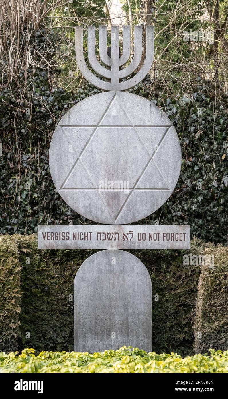 Memoriale ebraico vicino al crematore presso il campo di concentramento di Dachau Foto Stock