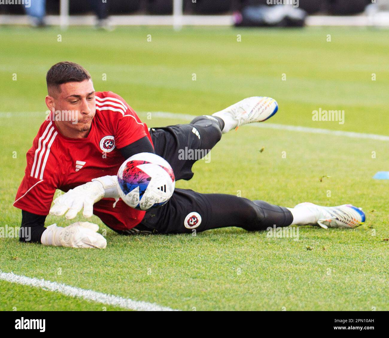 Columbus, Ohio, Stati Uniti. 15th Apr, 2023. Il portiere della New England Revolution Djordje Petrovic (99) si riscalda prima di affrontare la squadra di Columbus nella loro partita a Columbus, Ohio. Brent Clark/Cal Sport Media/Alamy Live News Foto Stock