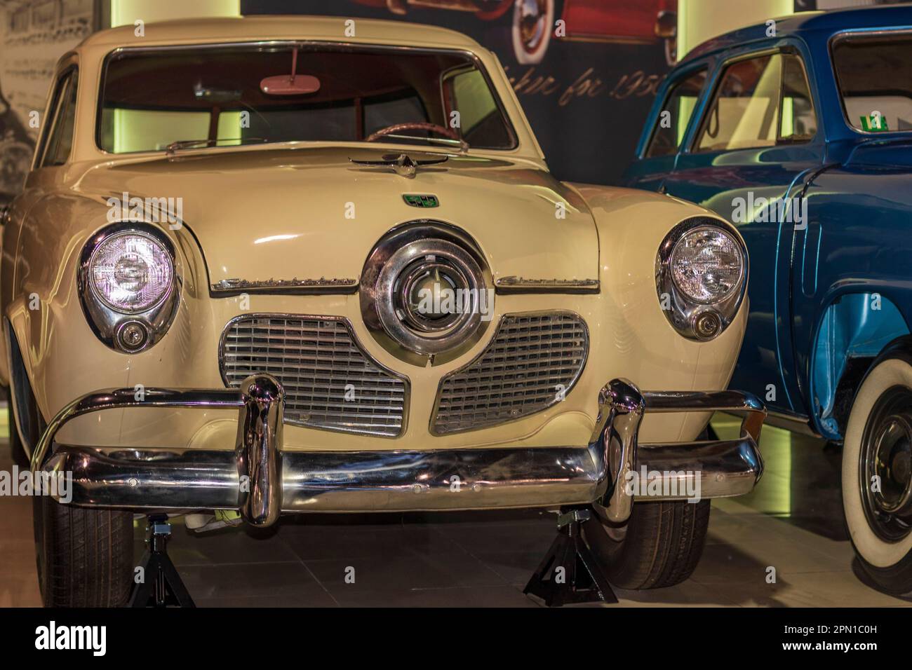 Sharjah, Emirati Arabi Uniti - 01.29.2023 - automobili classiche, retrò, d'epoca in mostra al museo delle auto classiche di Sharjah. Cultura Foto Stock