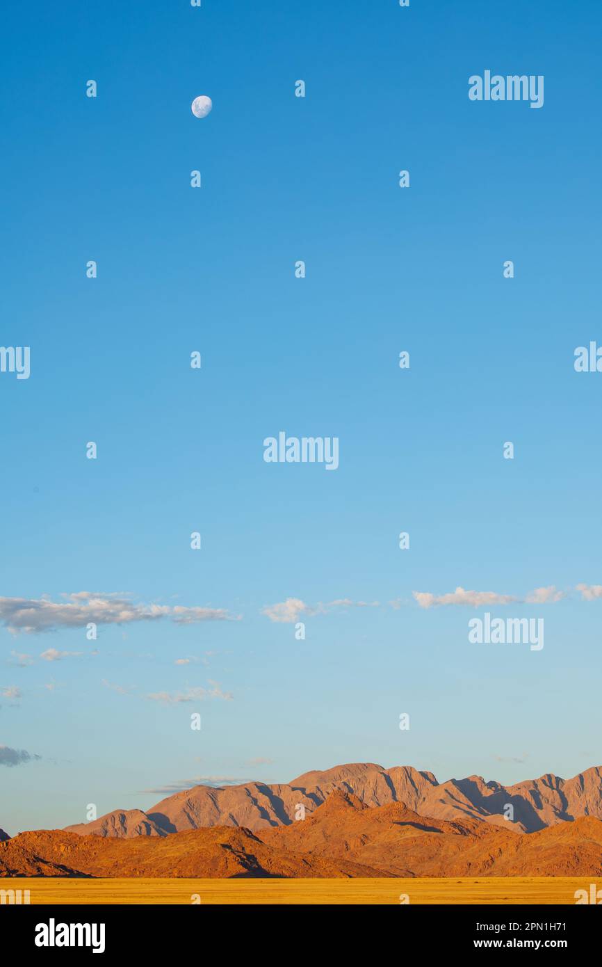 Cielo blu infinito in Namibia - paesaggio Foto Stock