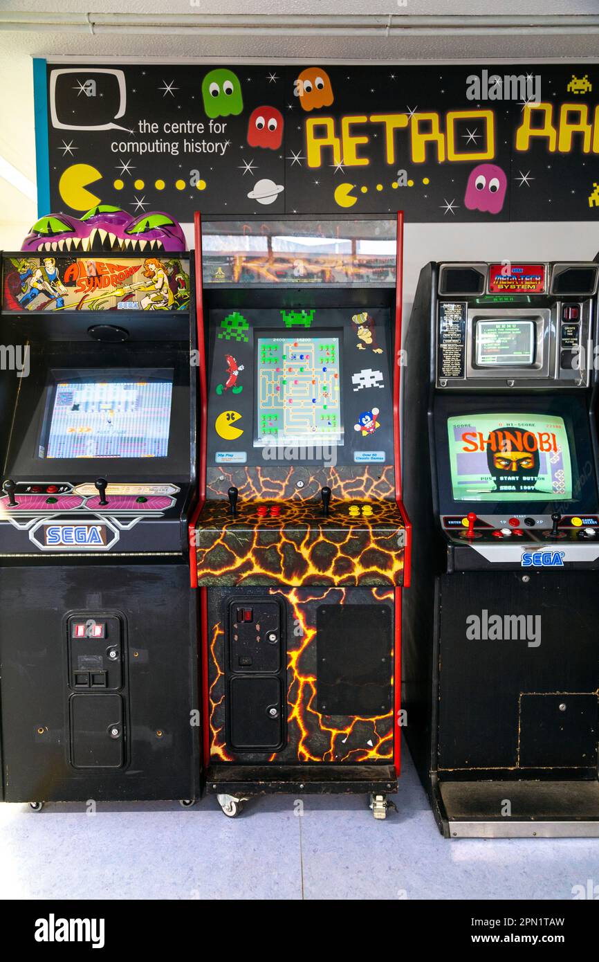 Giochi arcade retrò al Centre for Computing History, Cambridge, Regno Unito Foto Stock
