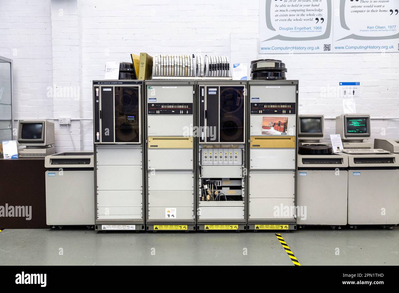 1981 HP 1000 Serie F sistema completo di minimicoputer installato presso il Centro di Ricerca di Shell Thornton per il controllo delle celle di prova dei motori, Centro per il calcolo dell'HIS Foto Stock