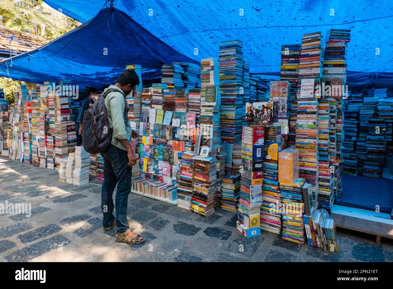 Usato mercato del libro di Mumbai del sud, Mahatma Gandhi Road, Fort, Mumbai, India Foto Stock
