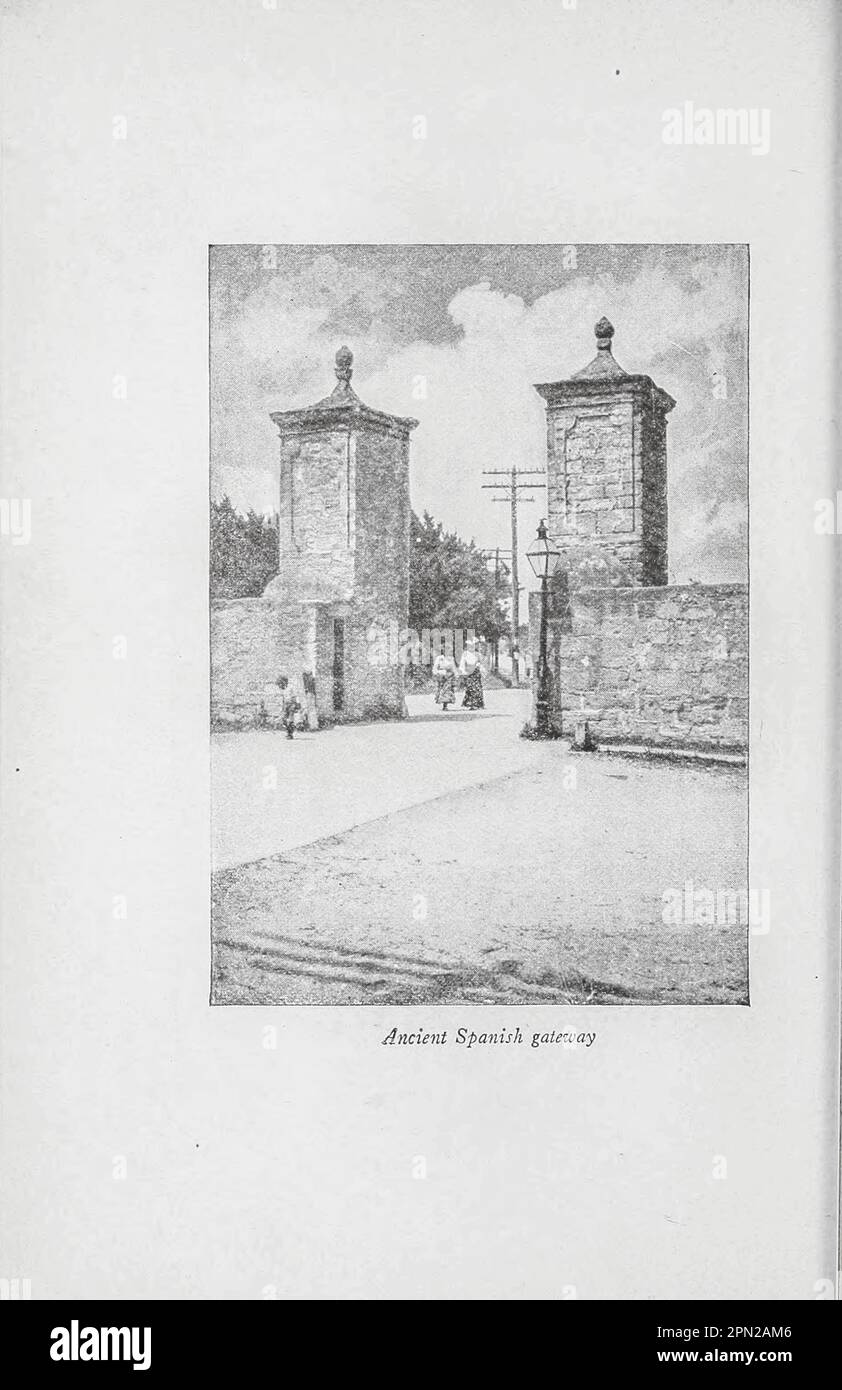 Antica porta spagnola dal libro ' autostrade e vie secondarie della Florida; informazioni di interesse umano per i viaggiatori in Florida ' di Clifton Johnson, 1865-1940 Data di pubblicazione 1918 Editore New York, la società Macmillan; Foto Stock