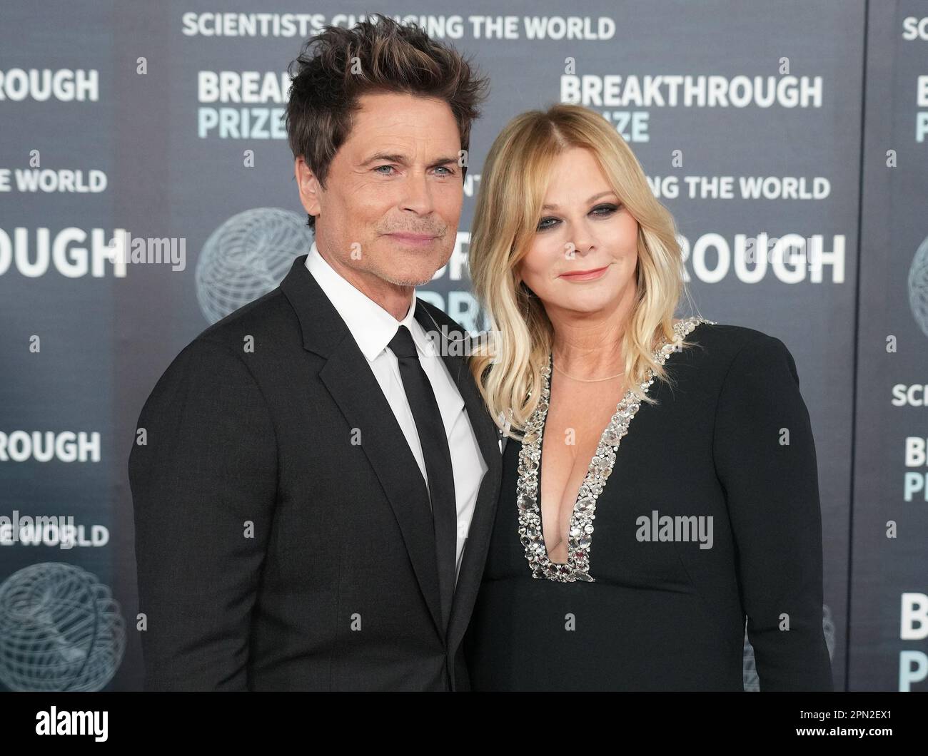 Los Angeles, Stati Uniti. 15th Apr, 2023. (L-R) Rob Lowe e Sheryl Berkoff arrivano alla 9th° cerimonia annuale di consegna del Premio Breakthrough tenutasi all'Academy Museum of Motion Pictures di Los Angeles, CA, sabato 15 aprile 2023. (Foto di Sthanlee B. Mirador/Sipa USA) Credit: Sipa USA/Alamy Live News Foto Stock