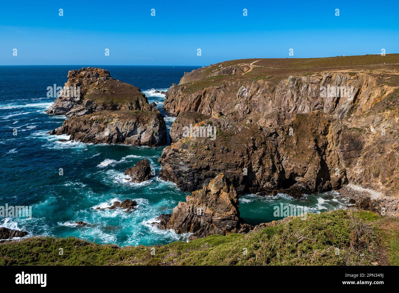 Spettacolari scogliere a Peninsula Pointe Du Van su Cap Sizun sulla costa atlantica Finistere in Bretagna, Francia Foto Stock