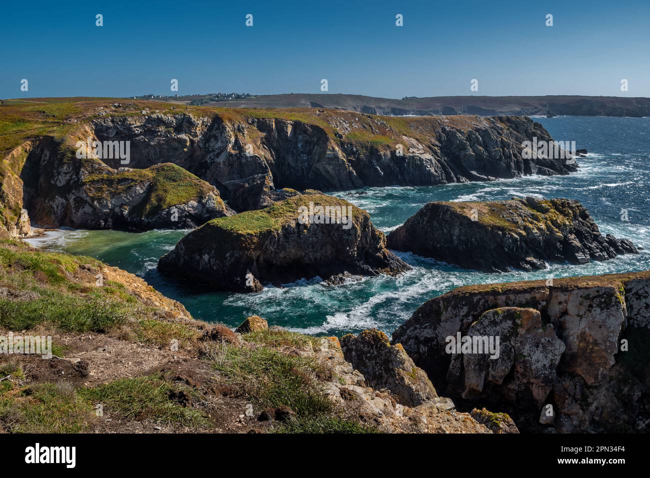 Spettacolari scogliere a Peninsula Pointe Du Van su Cap Sizun sulla costa atlantica Finistere in Bretagna, Francia Foto Stock