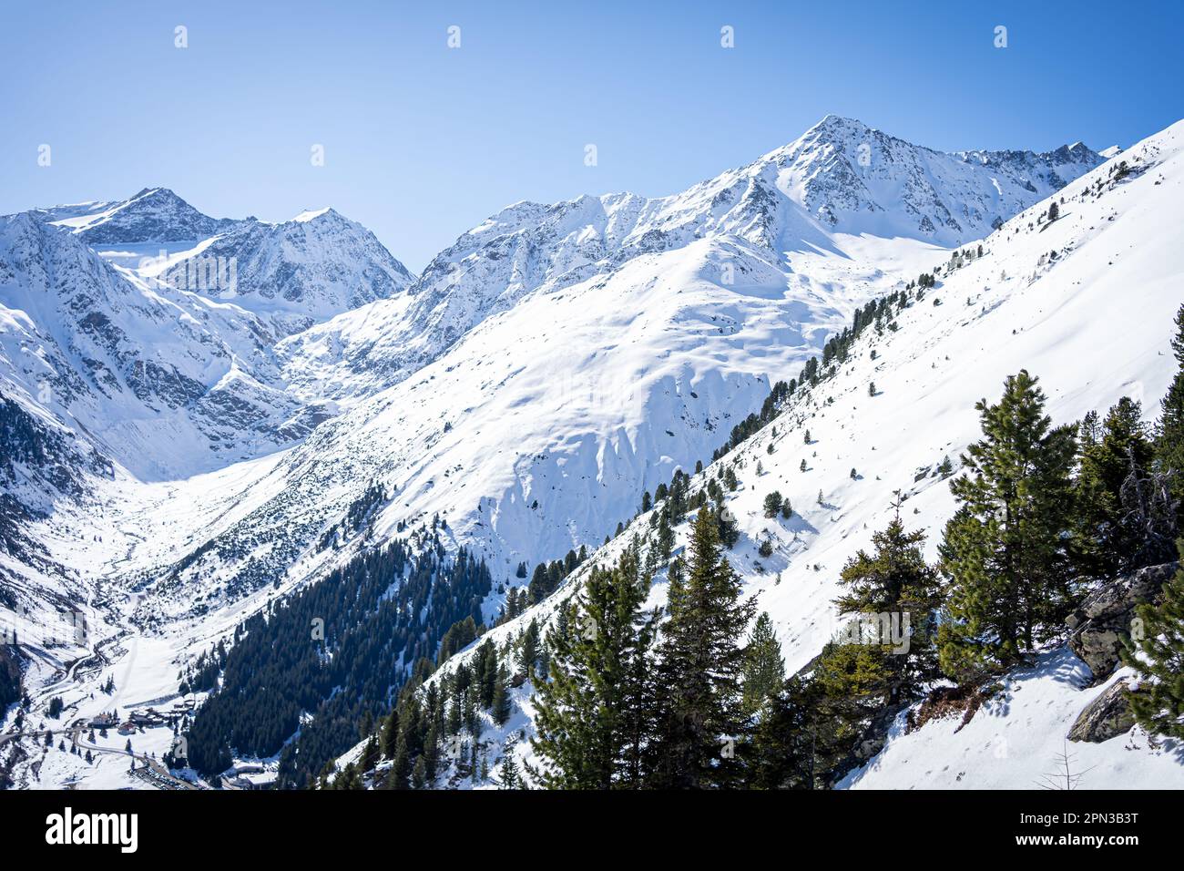 Vista sulle montagne da un'altezza di 3440 m a Pitztal, Austria Foto Stock