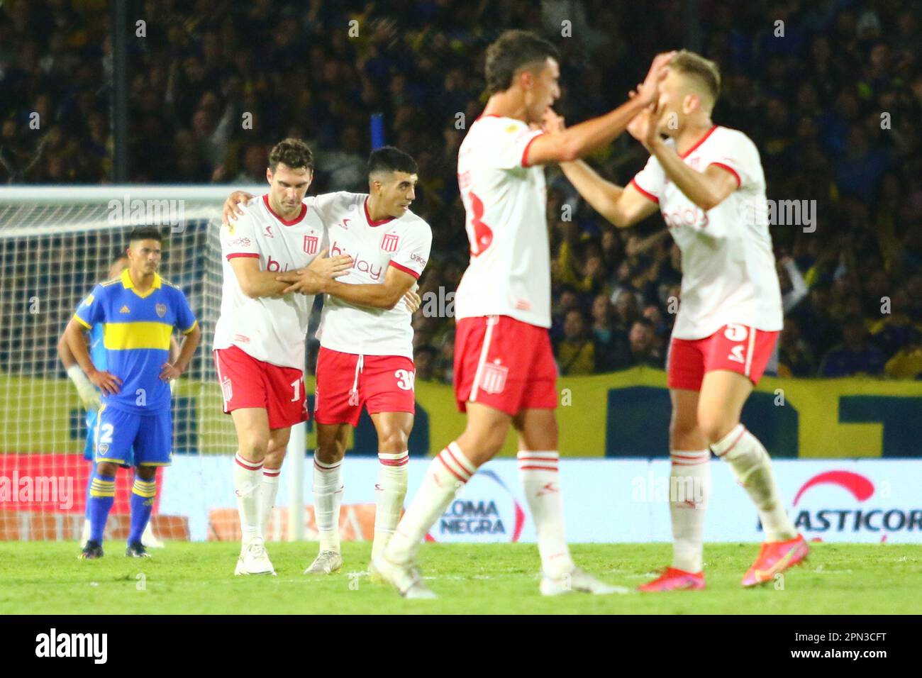 Buenos Aires, 15th Apr 2023, Mauro Boselli si calza durante una partita per il 12nd° round della Liga Profesional de Fútbol Binance Cup argentina Foto Stock