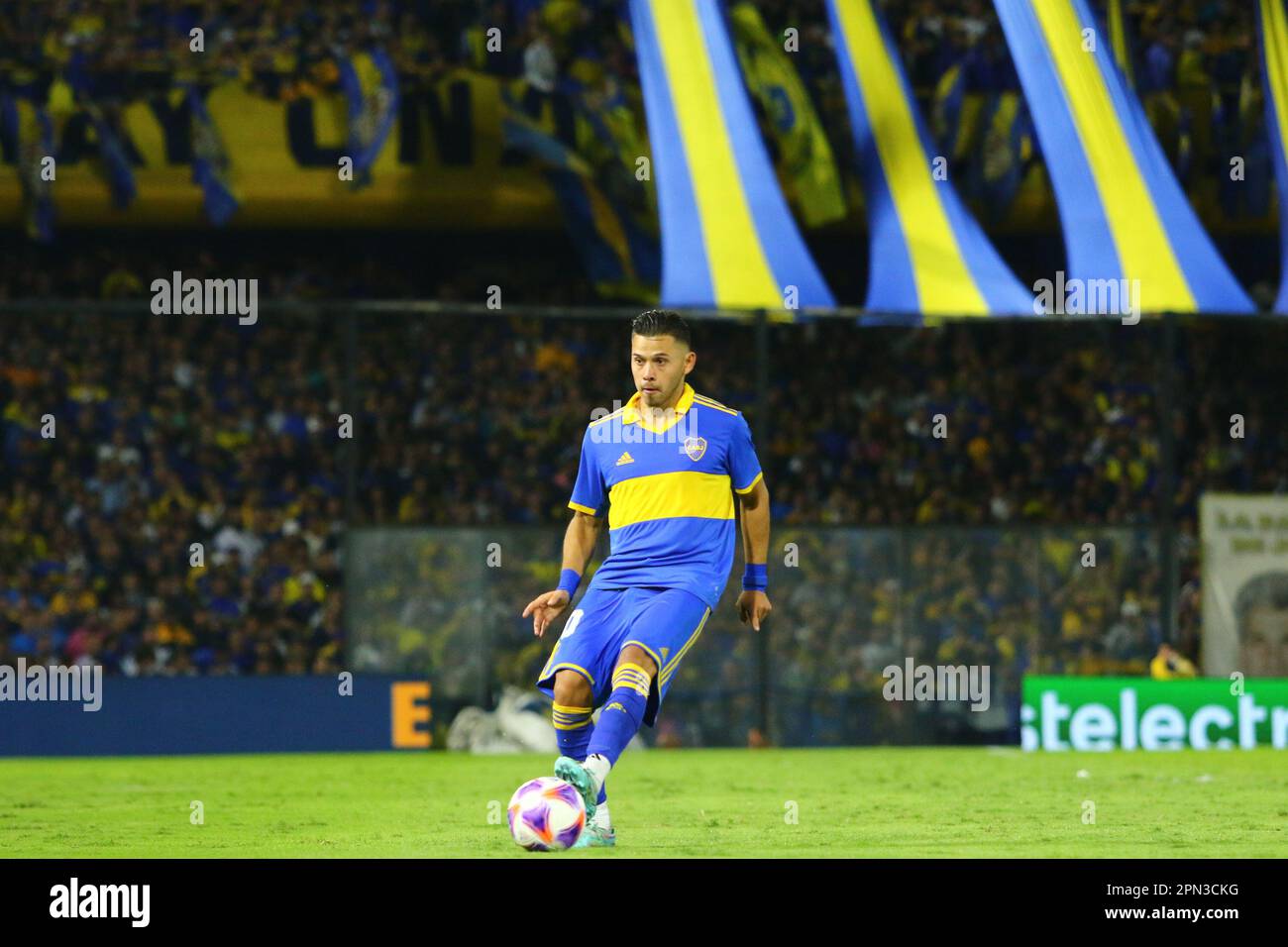 Buenos Aires, 15th Apr 2023, Oscar Romero di Boca Juniors durante una partita per il 12nd° round della Liga Profesional de Fútbol Binance Cup argentina Foto Stock