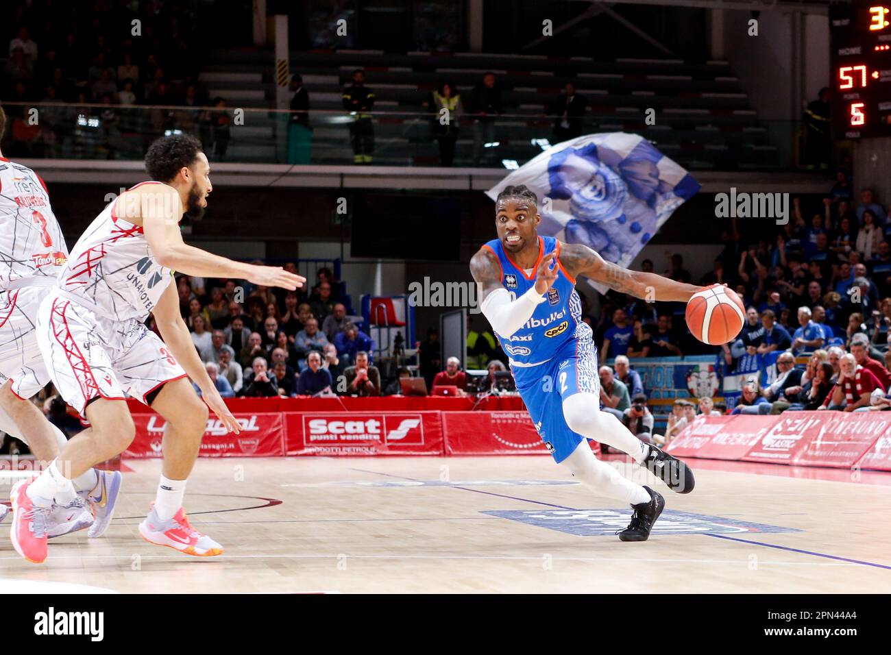 Palabigi, Reggio Emilia, Italia, 15 aprile 2023, IKE Iroegbu (Nutribullet Treviso Basket) durante UNAHOTELS Reggio Emilia vs Nutribullet Treviso Baske Foto Stock