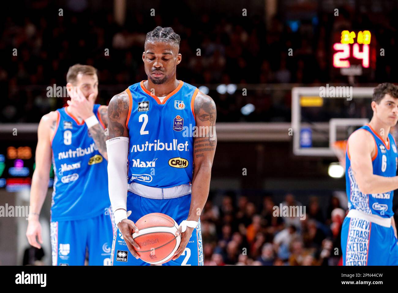 Palabigi, Reggio Emilia, Italia, 15 aprile 2023, IKE Iroegbu (Nutribullet Treviso Basket) durante UNAHOTELS Reggio Emilia vs Nutribullet Treviso Baske Foto Stock