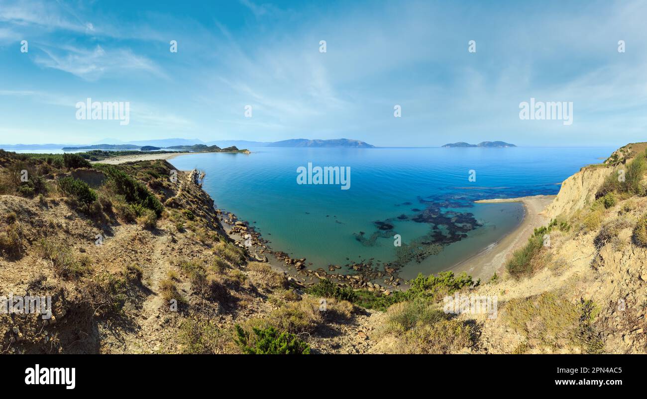 Mattina mare costa rocciosa del paesaggio (Narta Laguna, Valona Albania). Foto Stock