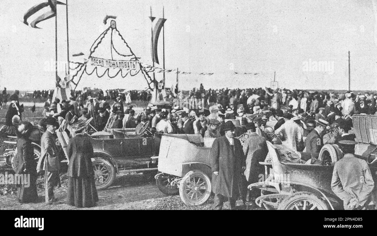 Arrivo a Mosca e incontro dei partecipanti della Santa Petersburg - Kiev - Mosca - San Petersburg corsa automobilistica. Foto dal 1910. Foto Stock