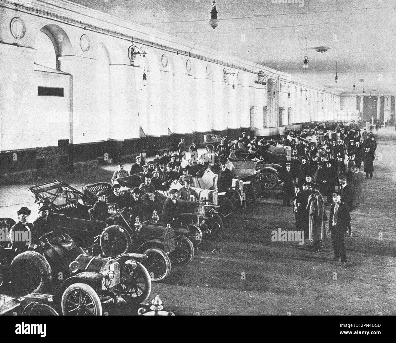 Auto da corsa alla vigilia del St. Petersburg - Kiev - Mosca - San Petersburg Automobile Run. Foto dal 1910. Foto Stock