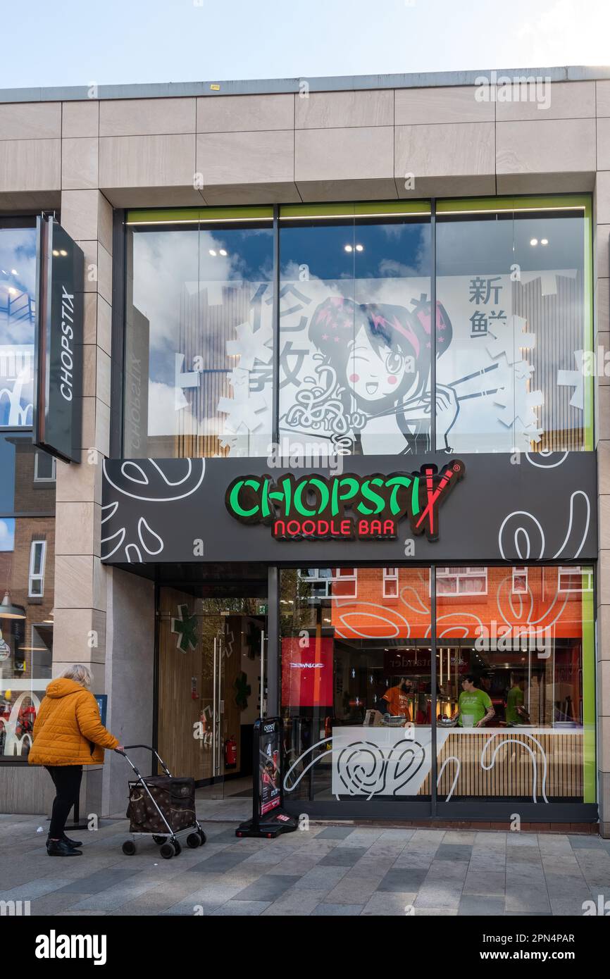 Chopstix Noodle Bar a Bracknell High Street nel Lexicon Centre, Berkshire, Inghilterra, Regno Unito Foto Stock