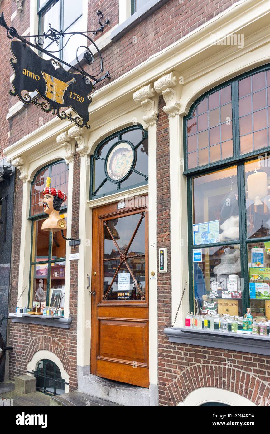 18th ° secolo farmacia negozio (1759), Markt, Delft, South Holland Provincia, Regno dei Paesi Bassi Foto Stock