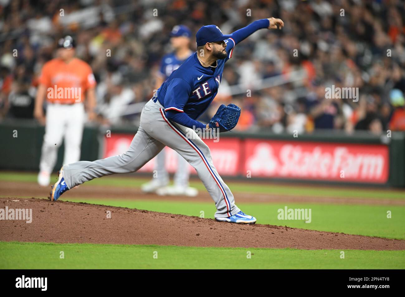 Texas Rangers lanciatore Martin Perez (54) lanciando in fondo al terzo inning durante il gioco MLB tra le gamme del Texas e la Houst Foto Stock