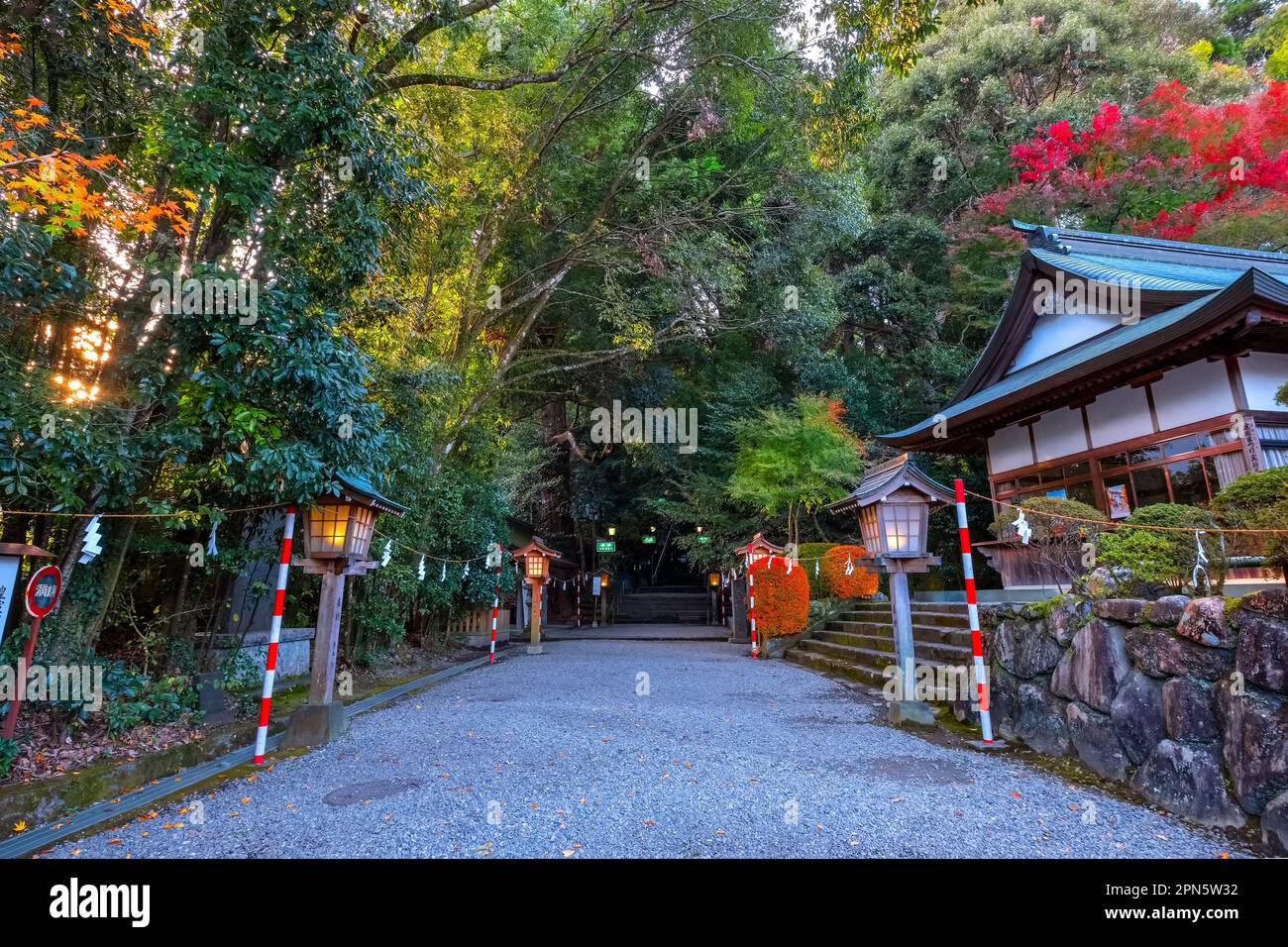 Miyazaki, Giappone - Nov 24 2022: Santuario Takachiho fondato oltre 1.900 anno, Ninigi no Mikoto, il nipote di Amaterasu Omikami. È ampiamente adorato Foto Stock