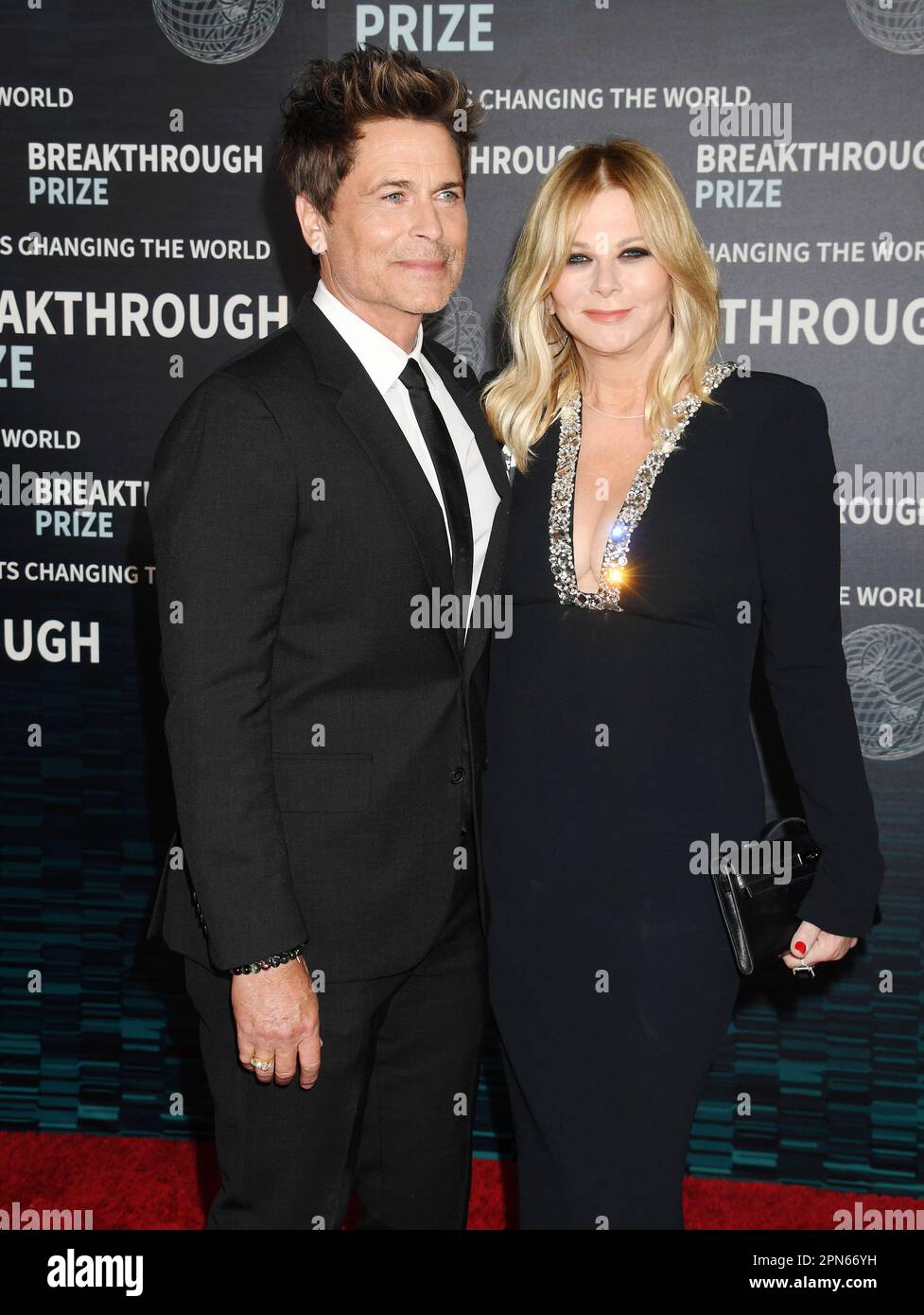 LOS ANGELES, CALIFORNIA - 15 APRILE: (L-R) Rob Lowe e Sheryl Berkoff partecipano alla Nona cerimonia del Premio Breakthrough all'Academy Museum of Motion Picture Foto Stock