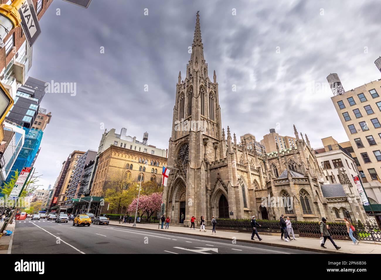 New York, Stati Uniti d'America - 23 aprile 2022: Vista della chiesa di Grace nel Greenwich Village a New York City. STATI UNITI. New York è la città più grande d'America Foto Stock